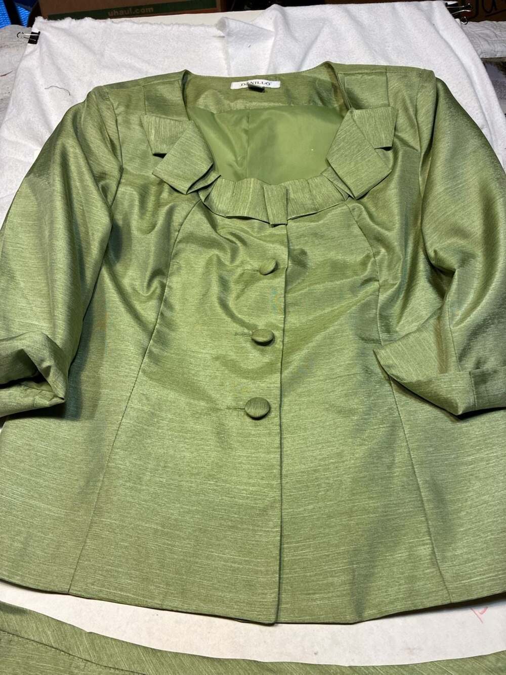 Danillo Women's 2-Piece Elegant Lime Green Skirt Suit Size 8